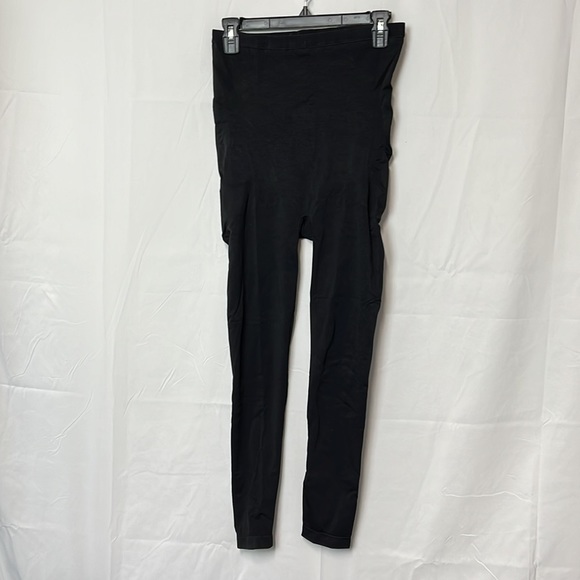 Assets by Spanx high waist, shaping leggings. - Picture 3 of 5